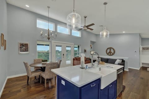 House, Multiple Beds, Hot Tub (336 Ridgeview Dr) | Interior