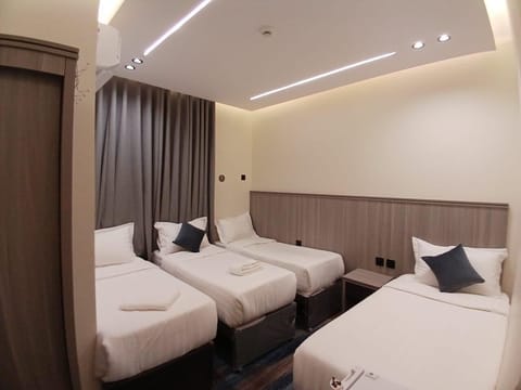 Quadruple Room | In-room safe, bed sheets