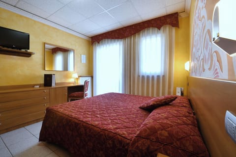 In-room safe, free WiFi, bed sheets