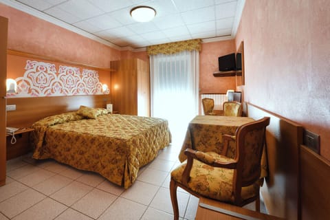 In-room safe, free WiFi, bed sheets