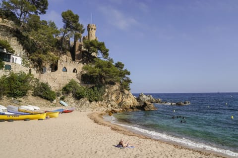 Beach nearby, beach bar