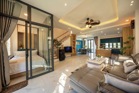 House, Private Pool, Park View | Interior