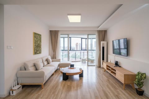 Superior Apartment, Balcony, City View | Living room