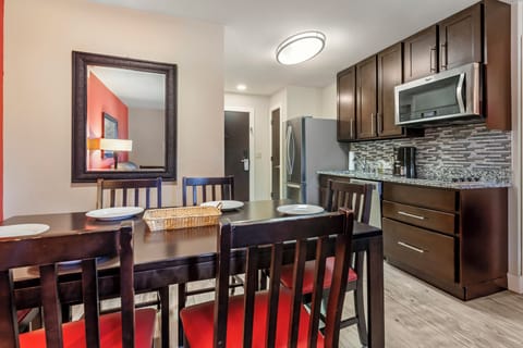 Apartment, Kitchen | Laptop workspace, blackout drapes, iron/ironing board, free WiFi