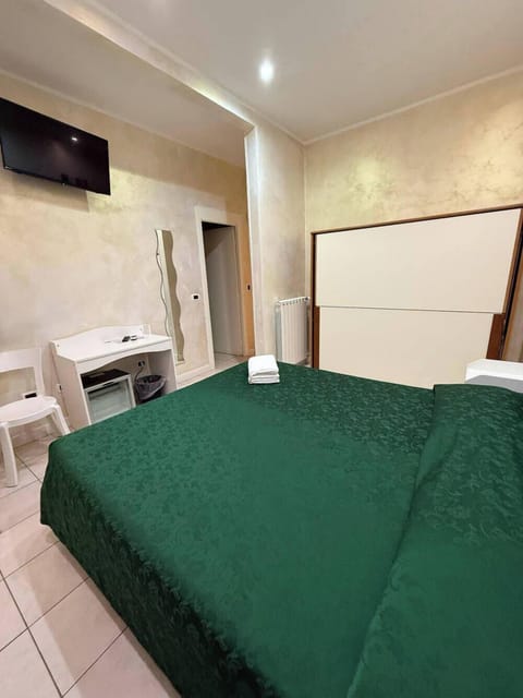 Basic Quadruple Room | Desk, blackout drapes, soundproofing, cribs/infant beds