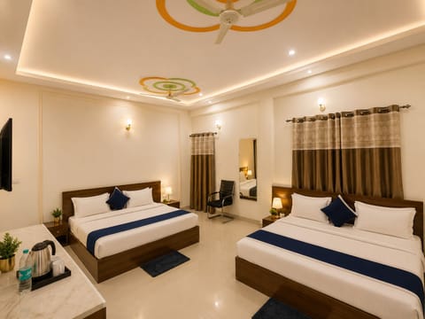 Family Quadruple Room | Laptop workspace, free WiFi, bed sheets