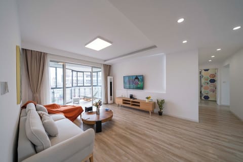Superior Apartment, 4 Bedrooms, Kitchen, City View | Living room