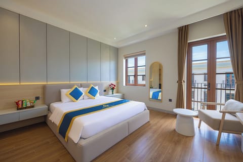 Deluxe Suite, Balcony, City View | Free WiFi