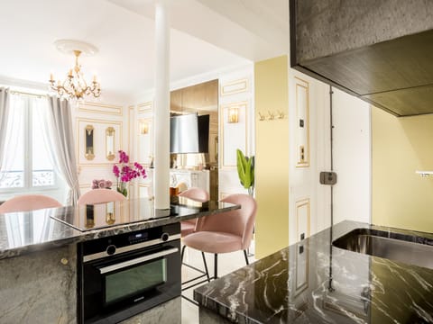 Apartment, City View | Private kitchen | Fridge, microwave, oven, stovetop