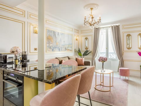 Apartment, City View | Private kitchen | Fridge, microwave, oven, stovetop