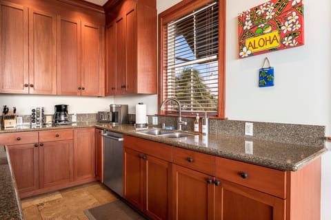 Condo, 3 Bedrooms | Private kitchen | Fridge, oven, coffee/tea maker, toaster