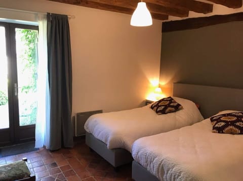 Iron/ironing board, free WiFi