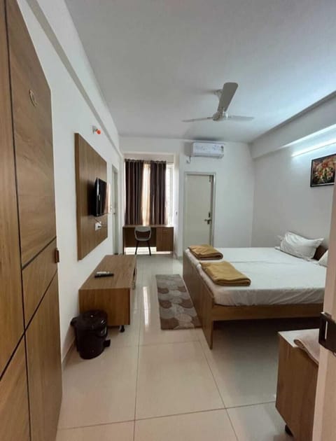 Deluxe Room, 1 Bedroom, Balcony, Garden View | Living area | TV