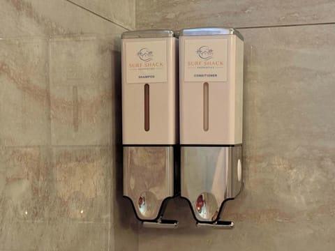 Cottage | Bathroom amenities | Free toiletries, towels, soap, shampoo