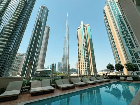 Outdoor pool, free cabanas, pool umbrellas
