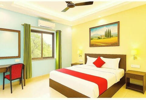 Standard Double Room, Air conditioning | Hypo-allergenic bedding, in-room safe, desk, soundproofing