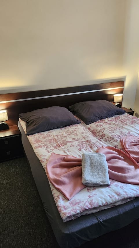 Basic Twin Room, City View | Soundproofing, free WiFi