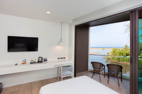 Deluxe Seaview (Modern Style) | In-room safe, blackout drapes, free WiFi, bed sheets