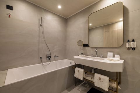 Executive Apartment, 1 Bedroom, Balcony, Mountain View | Bathroom | Free toiletries, hair dryer, bathrobes, slippers