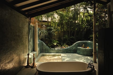 Villa, Non Smoking (Magia) | Bathroom | Free toiletries, hair dryer, bathrobes, slippers