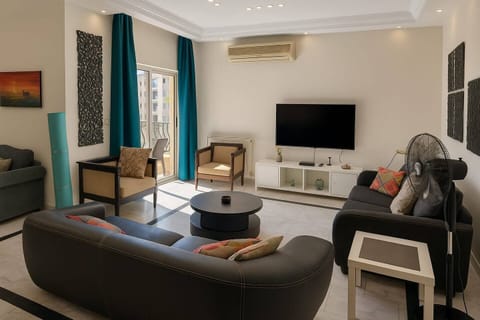 Family Apartment, Balcony, City View | Living area