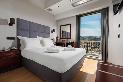 Egyptian cotton sheets, premium bedding, pillowtop beds, desk