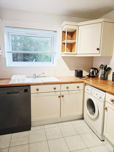 Apartment, 2 Bedrooms | Laundry