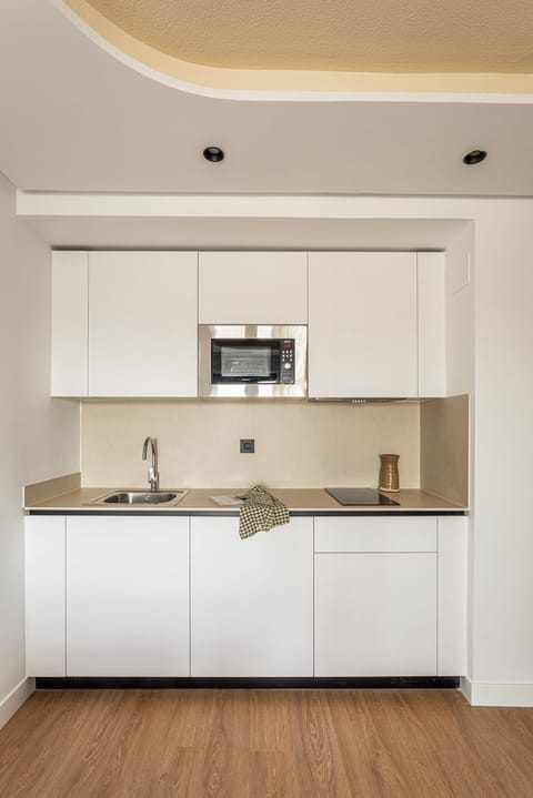 Apartment, 1 Bedroom | Private kitchen