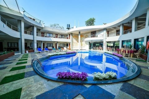 Outdoor pool, pool umbrellas