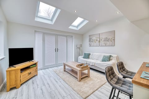 Standard Apartment, 1 Bedroom, Non Smoking | Living area