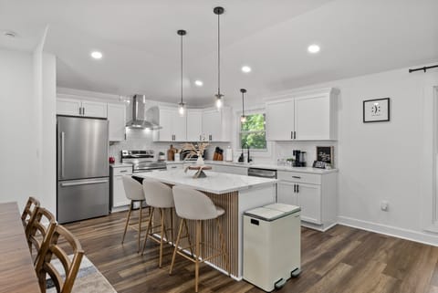 House, Multiple Beds, Patio, Garden View (1221 Beverly Hills Dr) | Private kitchen