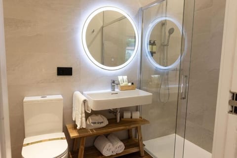 Comfort Double Room, Pool View | Bathroom | Shower, free toiletries, hair dryer, towels