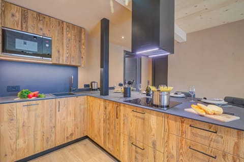 Family Apartment, Multiple Bedrooms (Leba 1) | Private kitchen | Fridge, microwave, stovetop, dishwasher