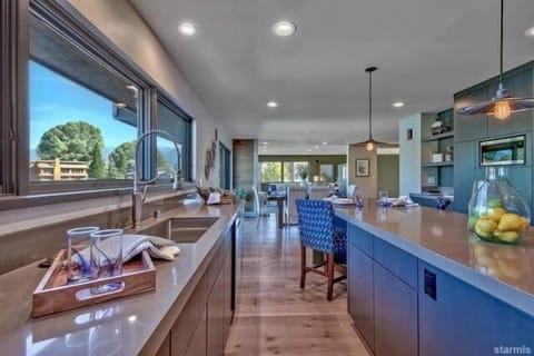 House, 5 Bedrooms | Private kitchen