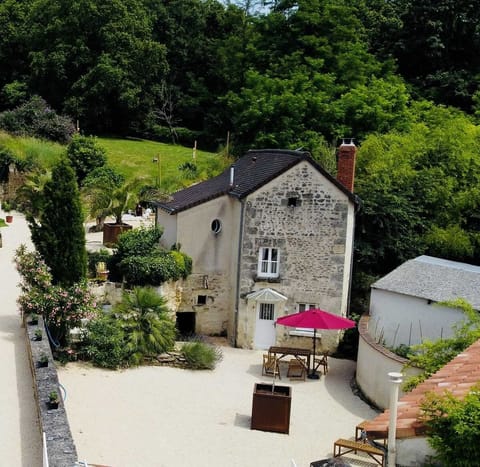 Classic Cottage, Patio, Garden View | Premium bedding, travel crib, free WiFi, bed sheets