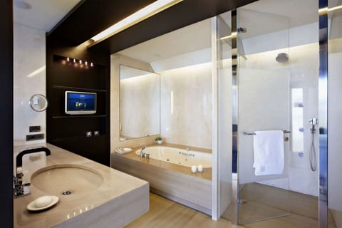 Premier Villa, 1 Bedroom, Private Pool, Sea View | Minibar, in-room safe, desk, soundproofing