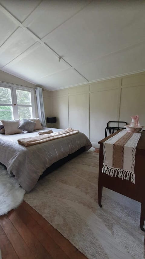 Traditional House, 3 Bedrooms, Valley View, Mountainside | Blackout drapes, soundproofing, iron/ironing board, free WiFi