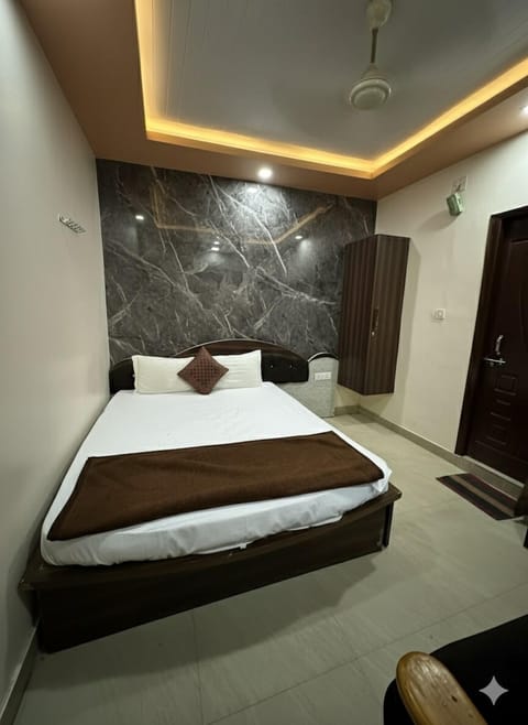 Classic Double Room, City View | Desk, laptop workspace, free WiFi