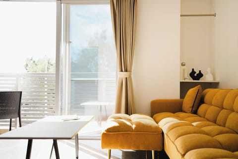 Family Room, 2 Bedrooms, Balcony, Bay View | Living area