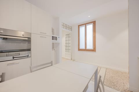 Comfort Apartment, Balcony, City View | Private kitchen | Fridge, oven, stovetop, dishwasher