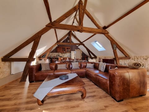 Comfort Cottage, Balcony, Garden View | Living area | Table tennis, toys, books, video library