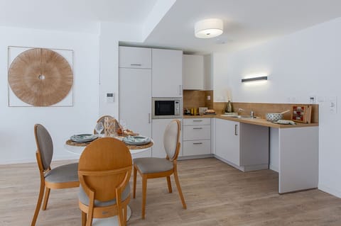 Studio, Balcony | Private kitchen | Electric kettle