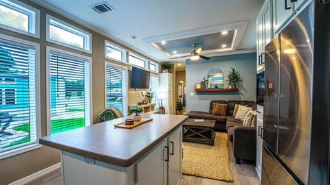 1 Bed / 1 Bath - Pet Friendly, Sleeps 4 | In-room dining