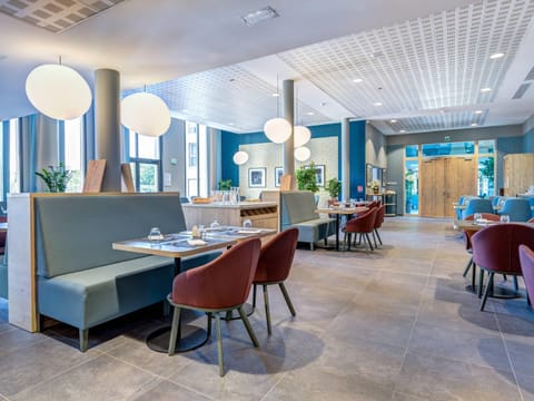 Daily continental breakfast (EUR 12.90 per person)