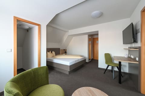 Laptop workspace, free WiFi, bed sheets