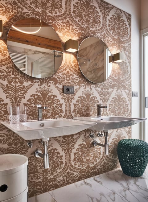 Superior Double Room, Pets Allowed, Garden View | Bathroom | Shower, rainfall showerhead, free toiletries, hair dryer