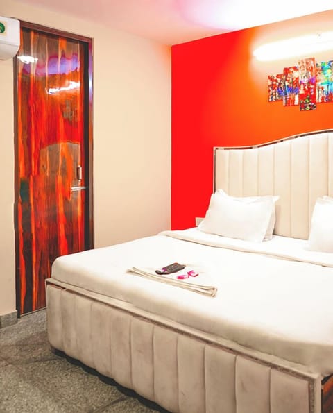 Deluxe Double Room | Desk, free WiFi, bed sheets
