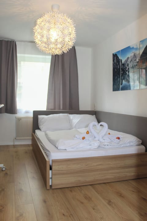 Apartment, 4 Bedrooms, Non Smoking | WiFi (free)