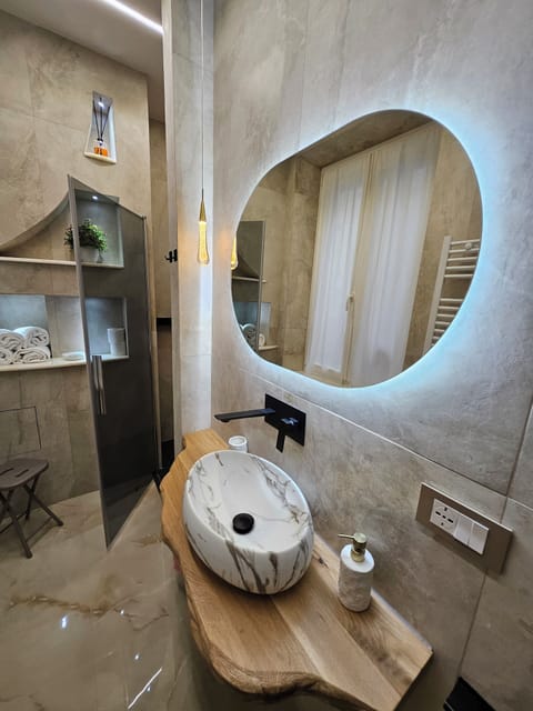 Superior Double Room, City View | Bathroom | Shower, hydromassage showerhead, hair dryer, bidet