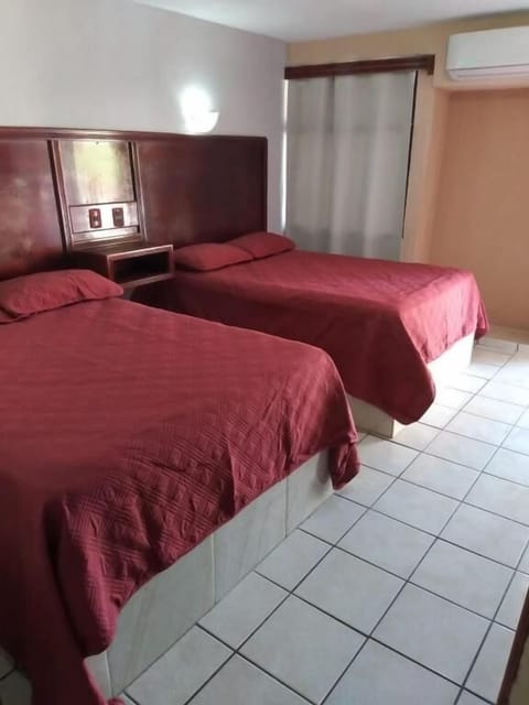 Double Room | Laptop workspace, free WiFi